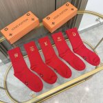 配包装 一盒五双 欧美大牌红红火火过年袜 官网同款字母刺绣中长款袜子！罗口刺绣品牌简称字母Ins装饰，专柜同步筒袜袜子，大牌出街，潮人必备超好搭