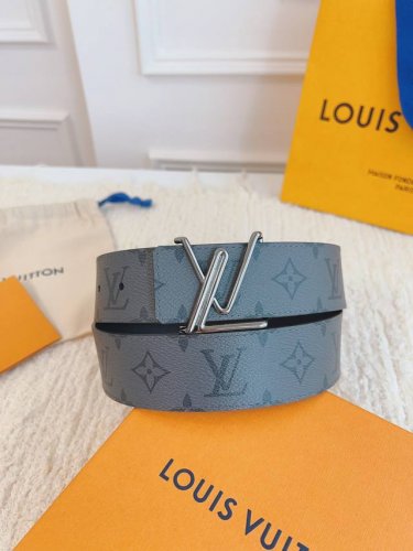 Lv 路易威登 带身宽度4.0Cm。商务休闲款精品真皮腰带 ，原单顶级品质，百搭爆款配饰 ，男士必备单品，节日礼品首选！ Lv Initiales 40Mm 毫