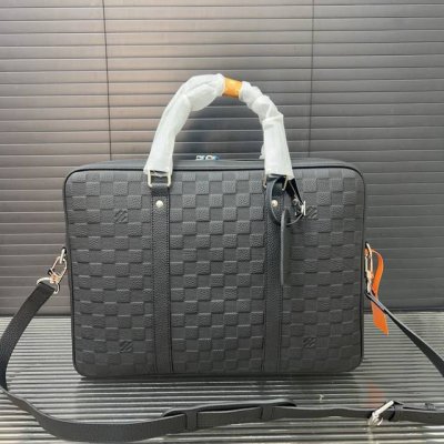 Louisvuitton 路易威登 Lv 牛皮压花公文包 男包 电脑包 手提包 经典百搭 实物拍摄 高端品质 配送防尘袋 28 X 38 Cm。