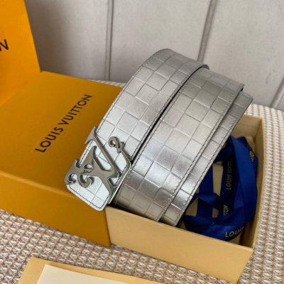 配全套包装礼盒 驢家新品 寬度40Mm 原單新品 專櫃在售男士腰帶 全新工藝壓格子文襯托小牛皮底 搭配經典鍍鈀字母扣 雙面可用 多色選