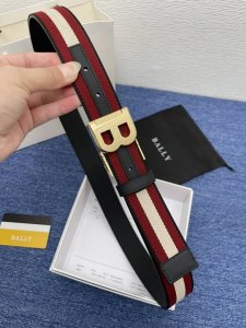 品牌 巴利 No.550 描述 经典系列新品腰带，采用小牛皮材质，完美搭配手工车线，经典配色，可搭配商务西装或更为休闲的造型。腰带为法国尺寸，请在购买前参阅腰带