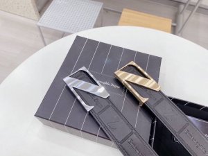 杰尼亚为全球最大的高级时尚控股公司以传统手工设计和款式新颖誉满全球 此款采用纯牛皮名师制作 随心驾驭[奸笑] 附带原版包装 宽度：3.8厘米。