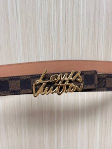 3.0宽棋盘咖底，进口牛皮半树膏，搭配精品铁丝扣。