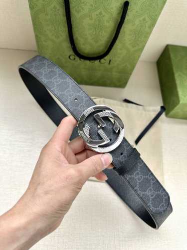 特 宽度3.8Cm Gg Marmont系列每一季都会推陈出新，为灵感源于70年代的标志性双G搭扣注入现代精髓。这款黑色 米色和乌木色Gg Supreme帆布腰