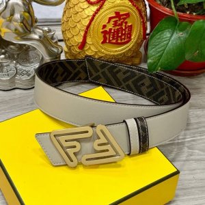 Fendi 芬迪 专柜同款 宽4.0Cm 双环正反用腰带 Ff按钉搭扣 黑色cuoio Romano皮革材质 反面面料带有烟草黄和黑色ff图案 黑色珐琅金属饰面