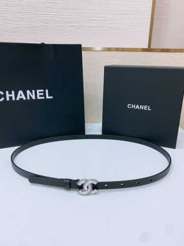 Chanel Cc 树脂白 与 链齿牙金 与银 Logo扣. 进口胎牛皮腰带 1.5Cm精品 精致 典雅