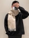 简直了！罗意威新品围巾太火爆了 秋冬新品围巾 升级后的棋盘格也太精致好看了 印有浮雕Anagram 经典三配色，先出了奶茶色 秋冬第一条围巾就选它