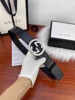 宽度3.8Cm Gucci 經典款G家花面带身 頭層皮底；搭配原單镶钻鋼扣 採用精挑細選進口頂級牛皮，手感柔軟細膩！做工精緻 商務既有時尚的男士 女士腰帶