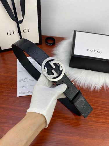 宽度3.8Cm Gucci 經典款G家花面带身 頭層皮底；搭配原單镶钻鋼扣 採用精挑細選進口頂級牛皮，手感柔軟細膩！做工精緻 商務既有時尚的男士 女士腰帶