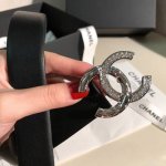 特P160 香奈儿 女款腰带 原单货品 宽度3.0Cm 双面原厂小牛皮，皮质柔软 细腻，手感好。多种扣头可选 ，精细做工。上身效果非常好