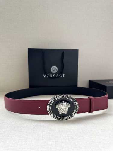 宽度3.8Cm Versace 皮带，配有立体La Medusa双面搭扣，一面饰有Barroco印花。 La Medusa搭扣 腰带环 底面料：100%牛皮