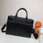 Bottega Venet 男士顶级定制公文包无Logo一样为世人皆知秉承着传统手工制作采用全皮包边打蜡进口牛皮无缝编织 枪色电泳配件 低调实用 皮质越用越油亮