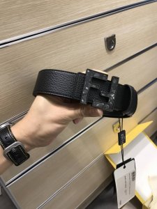 特 P210 配送专柜包装 打孔针 新款 Fd 宽38 Mm 支持Nfc 芯片扫描，标志造型皮带，原版双层亚克力F铆钉扣，进口原版 F荔枝纹黑色小牛皮，镀金表面