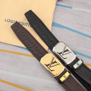 品名：Lv..路易..威登原单 材质：原单牛皮腰带 百分百头层牛皮腰带保证真皮，24K纯钢扣，专柜原单品质、做工精细，时尚大牌，送人自用首选 包