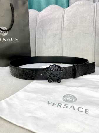 宽度4.0Cm Versace 范思哲 此款古希腊回纹皮带饰有Versace品牌标志：3D美杜莎皮带扣，这也是Palazzo系列的一部分。 - 点击图像关闭