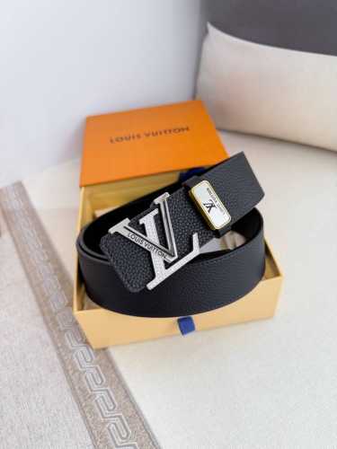 品名： Lv..路易..威登腰带皮带原单 型号：挂扣，经典纯钢材质镶钻挂扣，头层牛皮，图片实物拍摄 材料：头层牛皮，挂扣系列，纯钢材质扣头，钯镀电镀工艺永不掉色