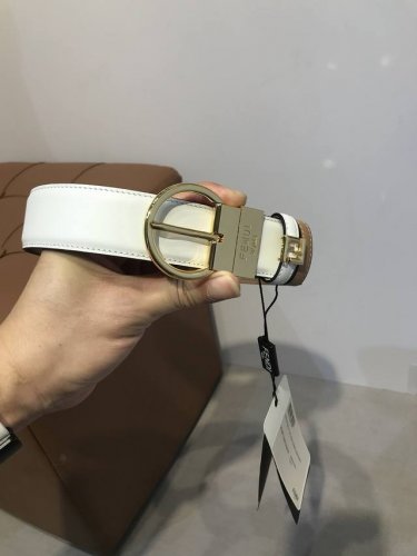 配送专柜包装 打孔针 新款 Fd 宽35Mm F标志造型 支持Nfc 字母针扣 搭配标志性，进口双面小牛皮制成，手感柔软，镀金表面金属制品，原版细节走线，品质保