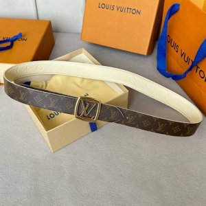 特 P180 寬：30Mm 女士經典頂級休閒腰帶 寬度30毫米這款永恆優雅飾有帆布的造型設計 原版小荔枝紋牛皮底 搭配最新掛扣 雙面用 多色選 任意搭配