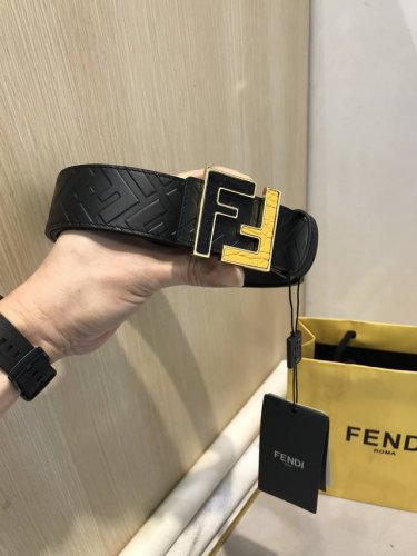 配送专柜包装 打孔针 特批新款 Fd 宽38 Mm 支持Nfc 芯片扫描，标志造型皮带，原版亮面间色 鳄鱼F铆钉扣，进口原版小牛皮制成，皮质柔软，镀金表面金属制