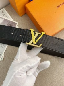 lv 特种皮腰带系列 ，原厂五金精品不锈钢钻扣，手感柔软舒适 宽3.8Cm。