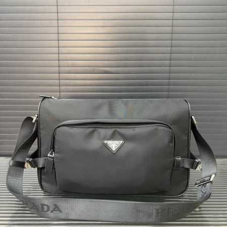 Prada 普拉达 大号 Re-Nylon 再生尼龙布邮差包 单肩斜挎包 经典百搭 实物拍摄 高端品质 配送防尘袋 22 X 34 Cm - 点击图像关闭