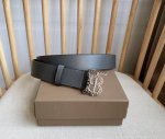 Burberry 巴宝莉专柜同步上新搭配冲孔镀钯金专属标识造型的饰牌搭扣 精选光滑皮革制成 宽:3.5Cm 精致优雅 简单大方