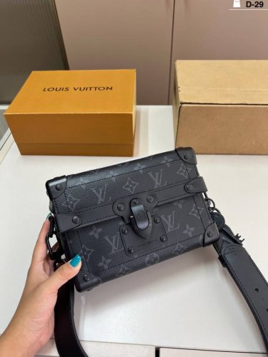 Lv 路易威登 Soft Trunk黑花软盒子包～邮差包 D-29尺寸20×14折叠盒飞机盒