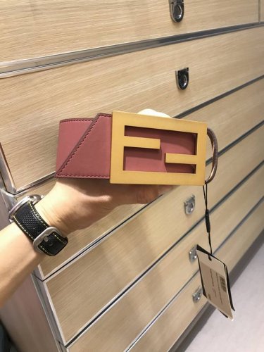 配送专柜包装 打孔针 特 新款 Fd 宽60 Mm 标志造型宽皮带，原版鎏金双钉扣式带扣，进口小牛皮搭配树膏沙底制成，镀金表面金属制品，品质保证，非市场通货！