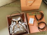 配盒 Size：18*20Cm 小号 又一季特别美丽的Miu Miu Miumiu Ss25 双肩包