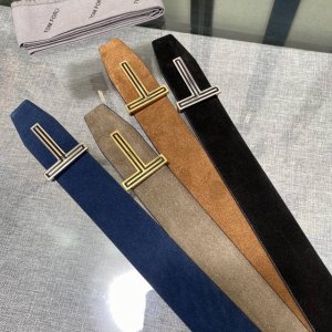 汤姆福特最新网红爆款双面头层牛皮专柜同步3.8宽新款上市了，原版牛皮，搭配铜扣，优雅，大方用的方便。谢谢你转载。