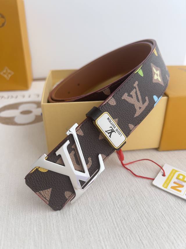 品名： Lv..路易..威登腰带皮带原单 型号：挂扣，经典纯钢材质面字母挂扣，头层牛皮，图片实物拍摄 材料：头层牛皮，挂扣系列，纯钢材质扣头，钯镀电镀工艺永不掉