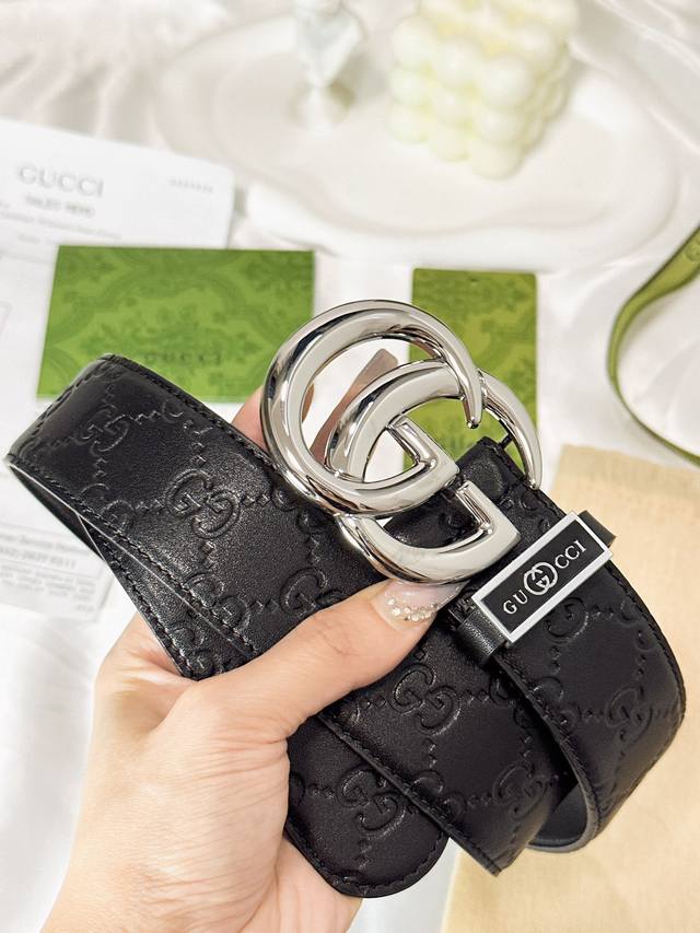 皮带：古奇.Gu...Cci原单 腰带：百分百头层牛皮，保证真皮，24K亮面纯钢扣双面可用专柜同等质量， 送人自用首选 包装： 请认准如图专柜全套礼盒包装，赠送