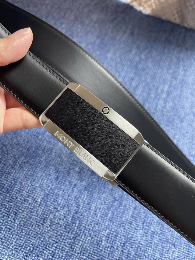 550113品牌： 万宝龙 Montblanc家持续其一贯的高雅、绅士、精致的风格，进口小牛皮，手感细腻柔软。纯钢自动精品扣，男士必备！宽度：3.5Cm