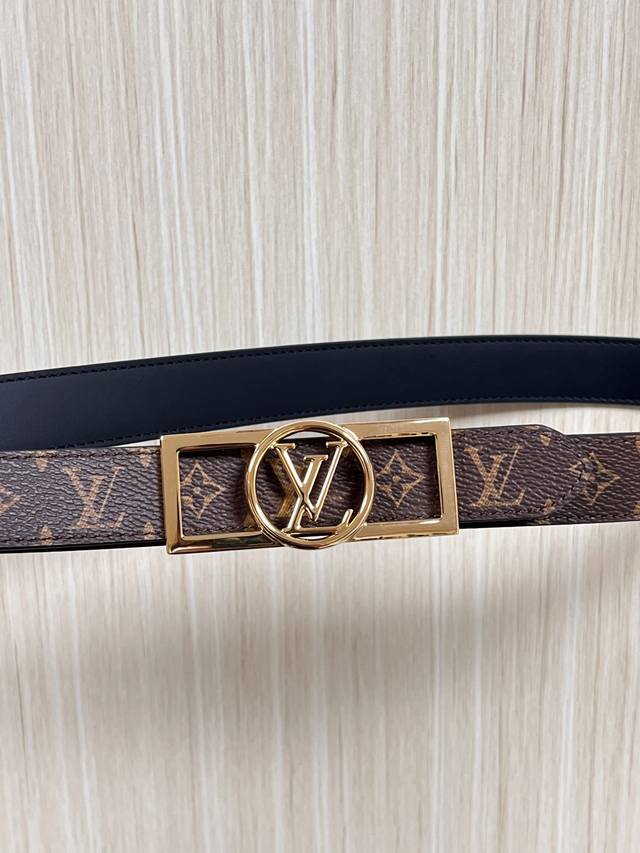 当季新款，2.5宽双尖原单1比1.一面帆布印老花，一面黑色进口牛皮，.搭配精品