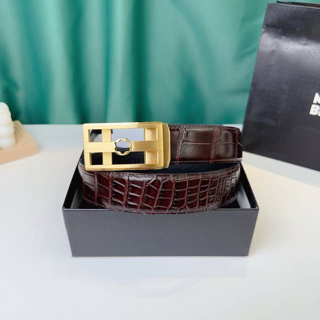 品牌： 万宝龙 新款进口小牛皮，手感细腻柔软。搭配纯钢精品自动钢扣，男士必备！宽度：3.5Cm